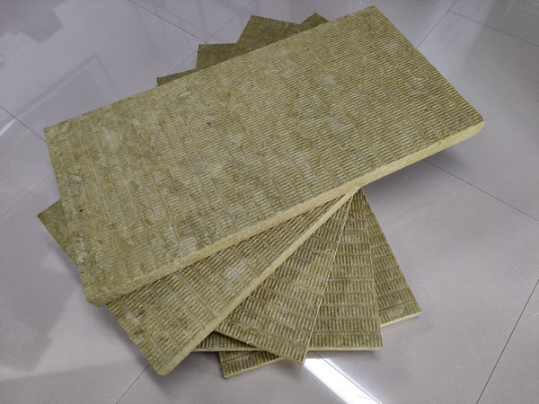生產巖棉板的廠家的產品特點是什么?